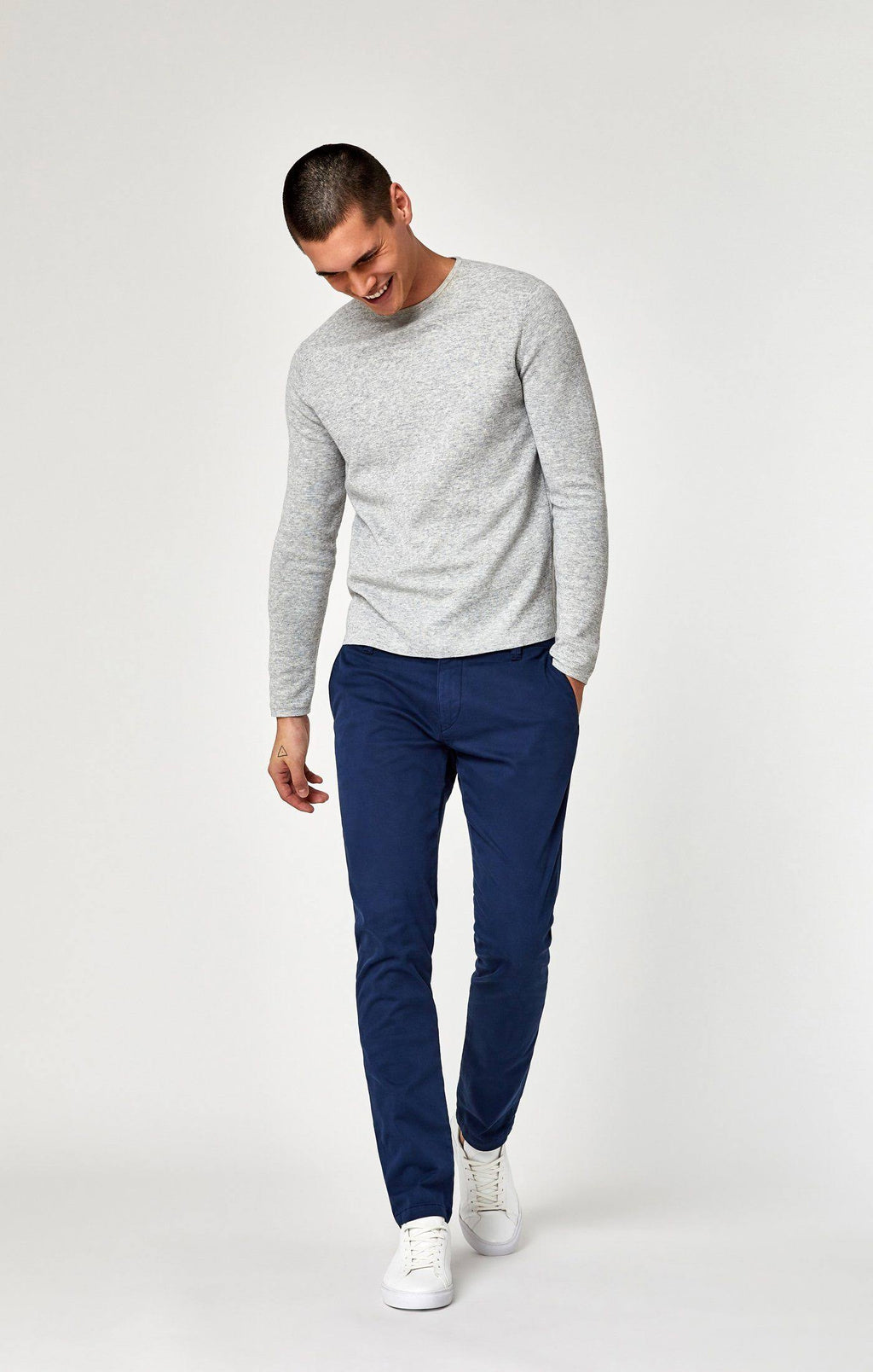 Slim Leg Chino Q437