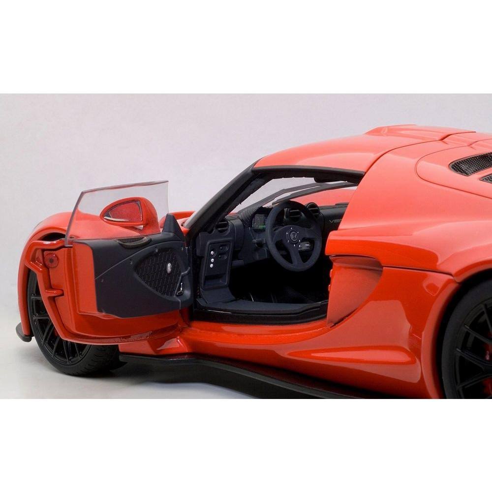 Red 1/18 Diecast Model Car T4298