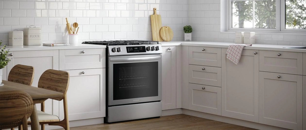 30" Front Control Gas Range with Convection Bake Q747403