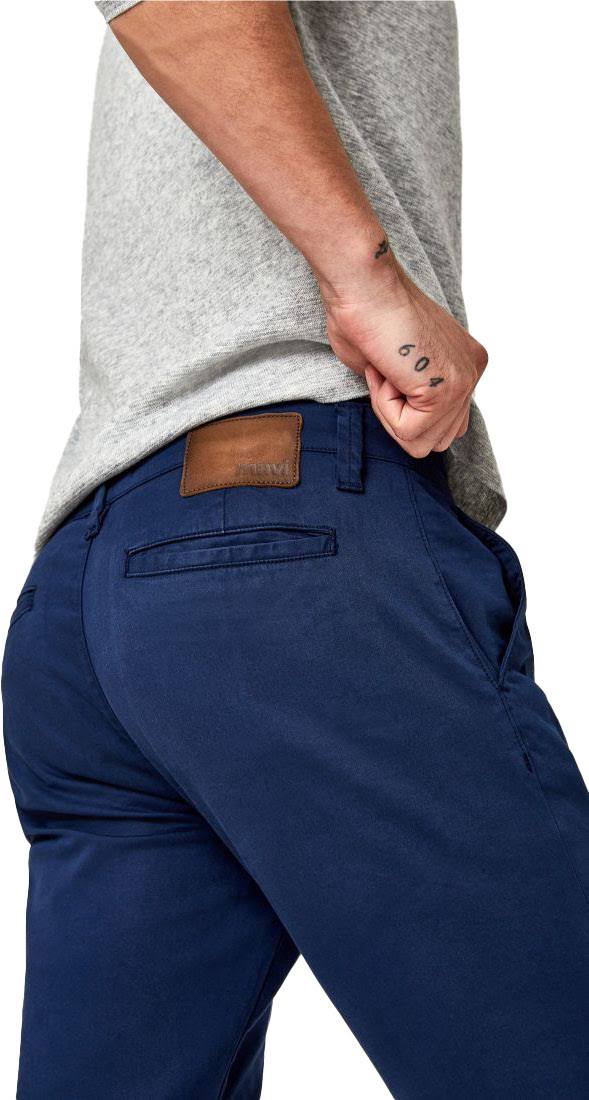 Slim Leg Chino Q437