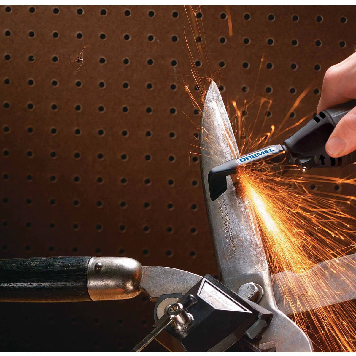 Single Speed Rotary Tool Kit with 6 Accessories S8596