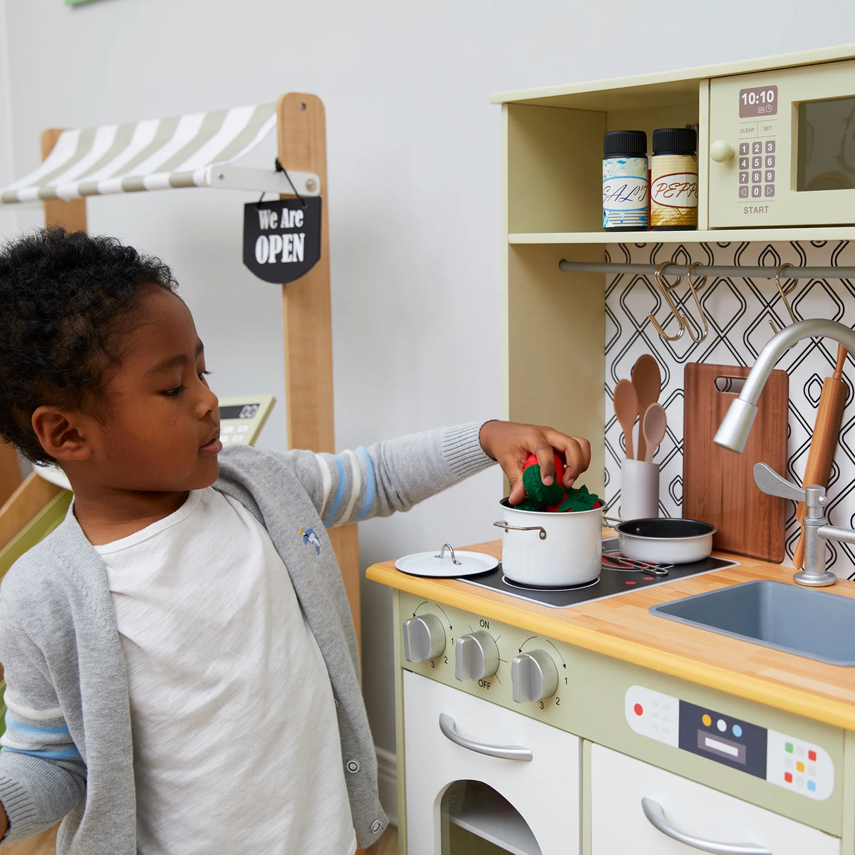 Green/White Wooden Kitchen Playset A7239