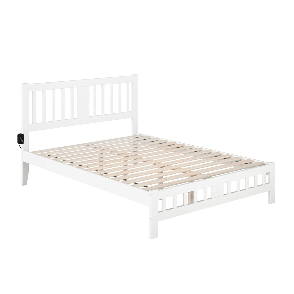 White Wood Queen Bed with Footboard Y224549