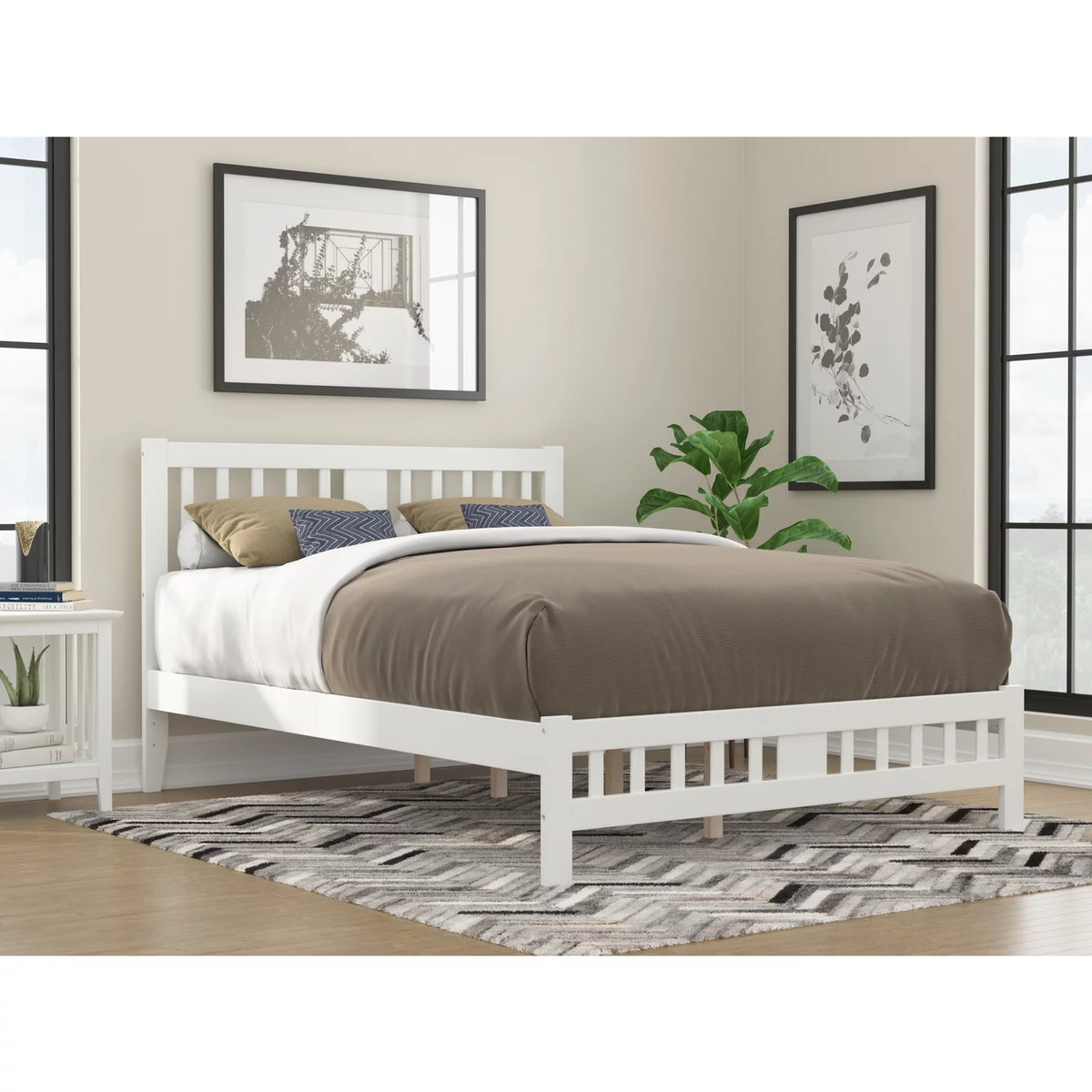 White Wood Queen Bed with Footboard Y224549